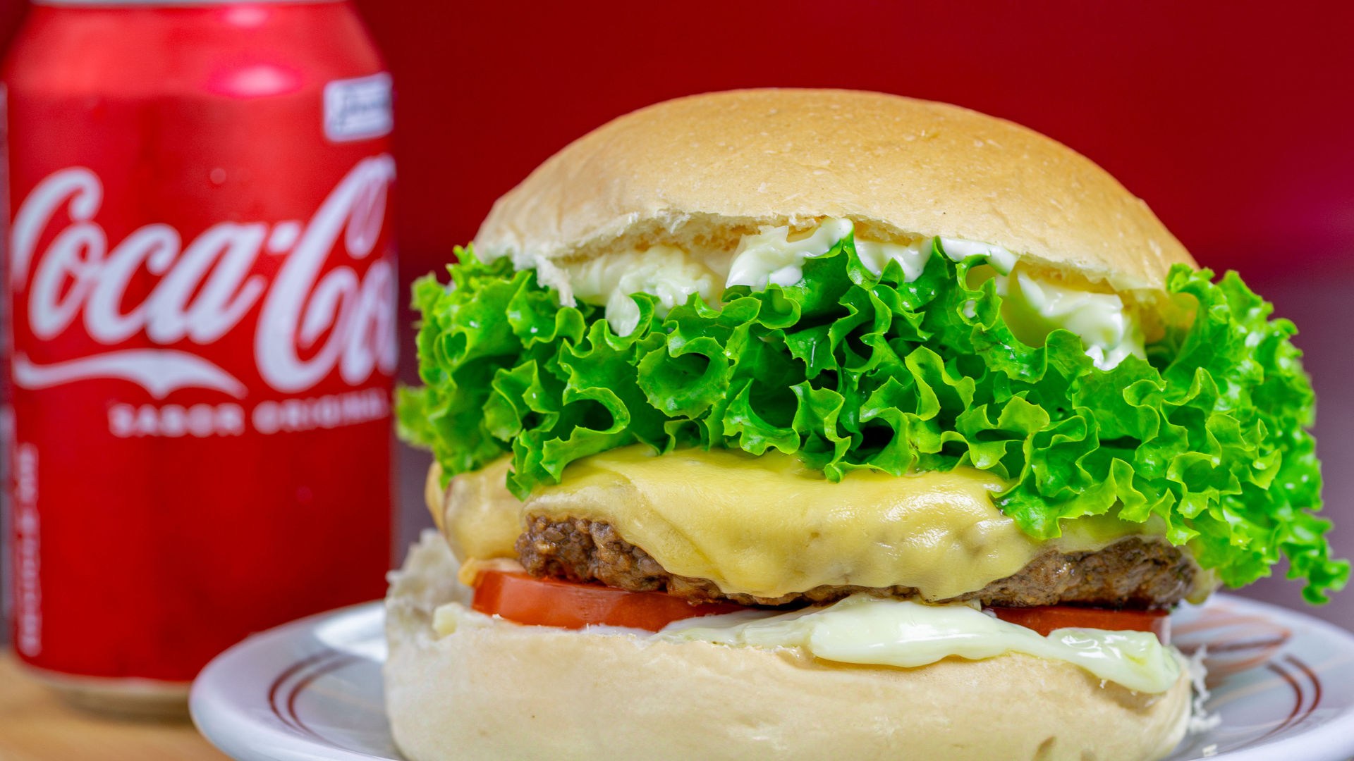Hamburguer artesanal Novo Hamburger com queijo derretido