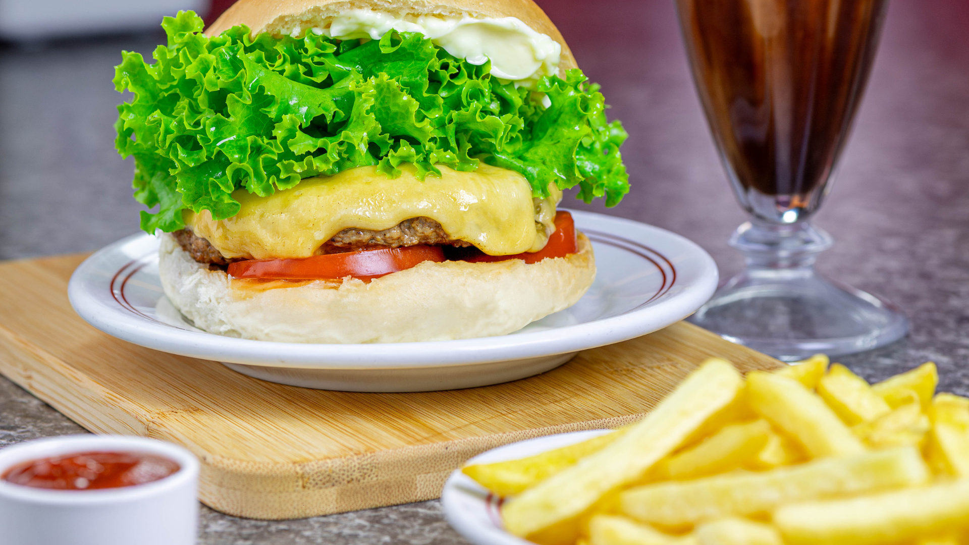Cheeseburger tradicional da Novo Hamburger na Mooca